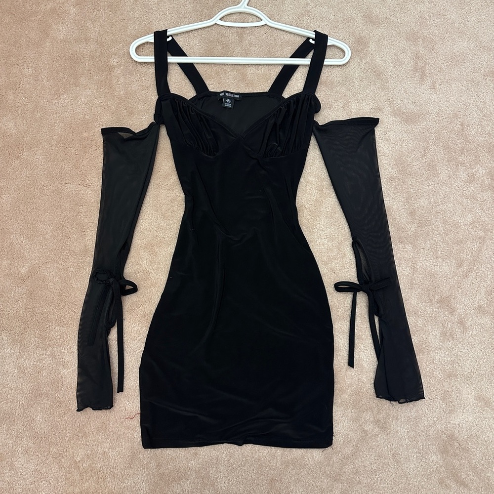 Elegant Black Dress with Off the Shoulder Sleeves